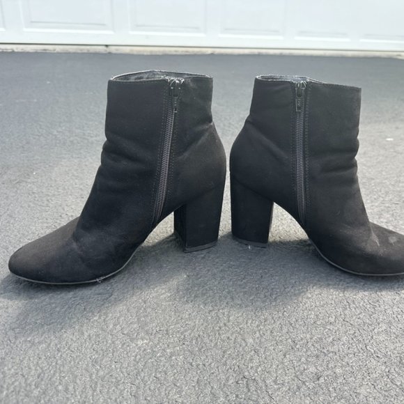 Abound heeled boots with Flower Design - Picture 3 of 3